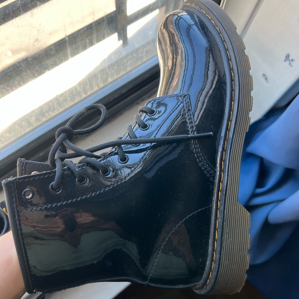 Dr Martens boots women size 7 only worn maybe five times like new condition